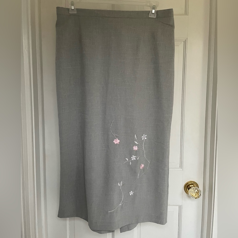 Light gray pastel embroidered skirt, size 16,M by pride and joy